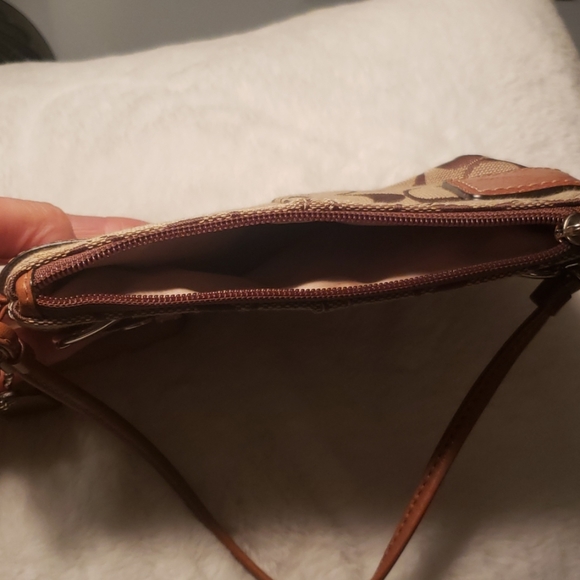 Small Authentic Coach Wristlet - Picture 4 of 4